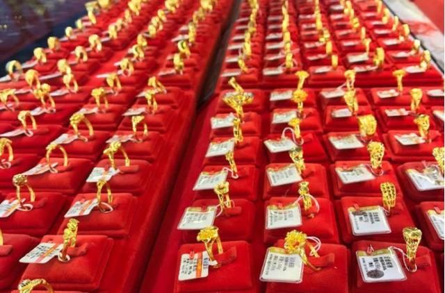 貴金屬黃金走勢今日行情分析_貴金屬克價_金店黃金價格比市場價貴100一克