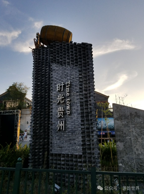 貴州紅楓湖是人工湖嗎_貴州紅楓湖旅游攻略_貴州紅楓湖什么時(shí)候景色最美