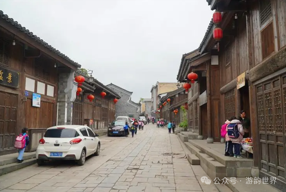 貴州紅楓湖什么時(shí)候景色最美_貴州紅楓湖是人工湖嗎_貴州紅楓湖旅游攻略