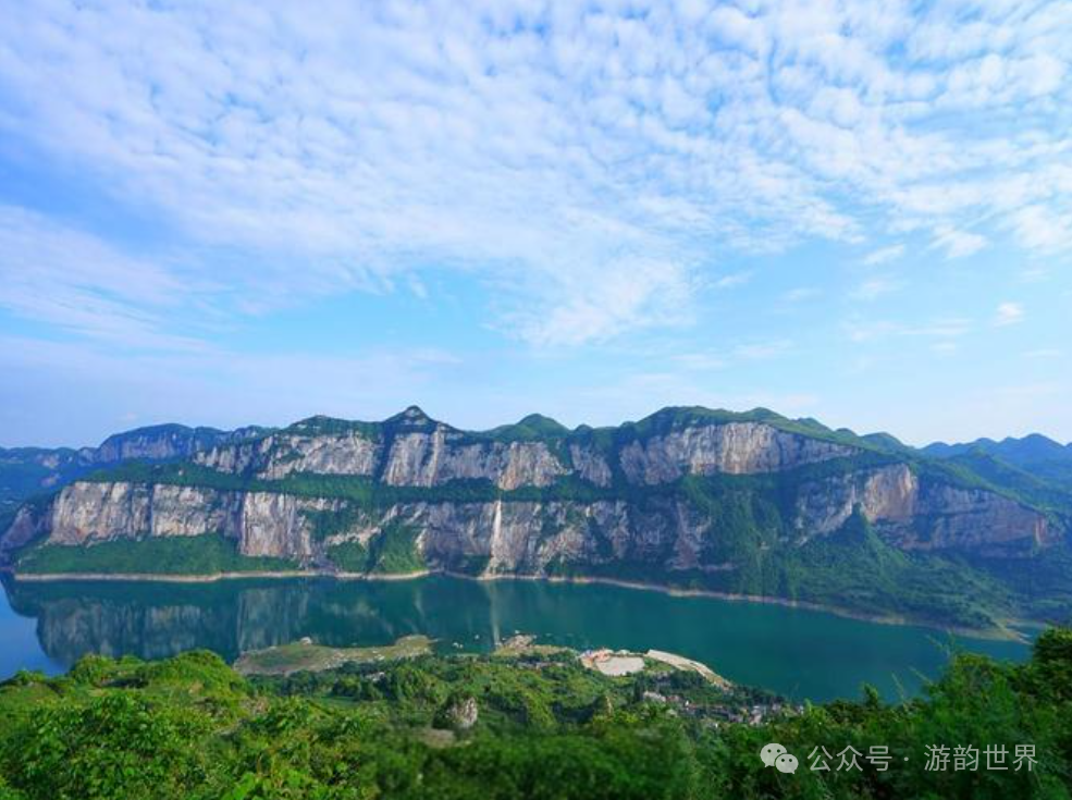 貴州紅楓湖旅游攻略_貴州紅楓湖什么時(shí)候景色最美_貴州紅楓湖是人工湖嗎