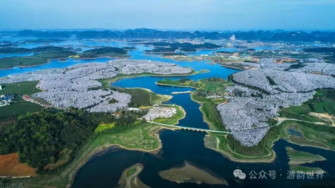 貴州紅楓湖是人工湖嗎_貴州紅楓湖旅游攻略_貴州紅楓湖什么時(shí)候景色最美