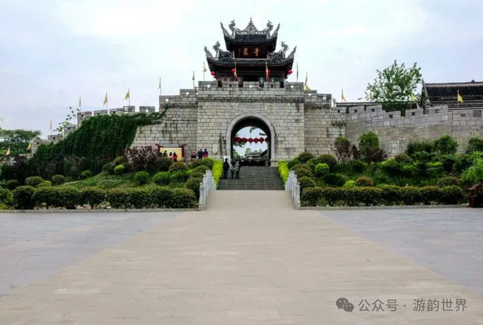 貴州紅楓湖旅游攻略_貴州紅楓湖是人工湖嗎_貴州紅楓湖什么時(shí)候景色最美